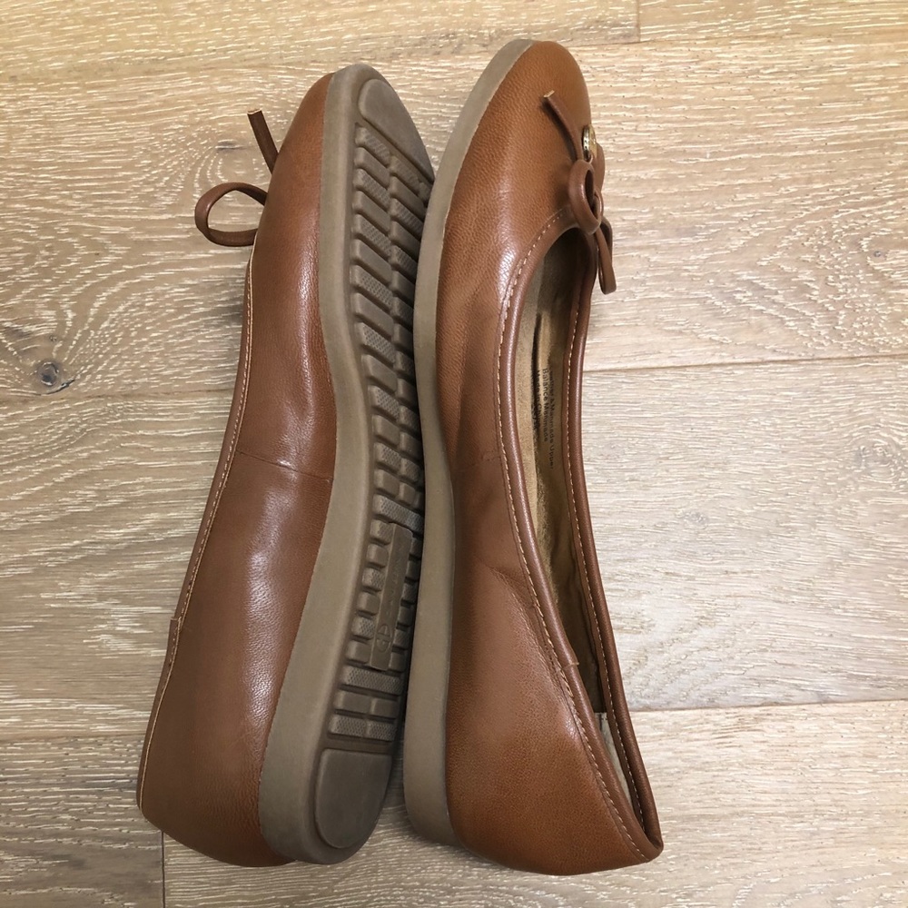 Cognac ballet flats with memory foam cushion EUC